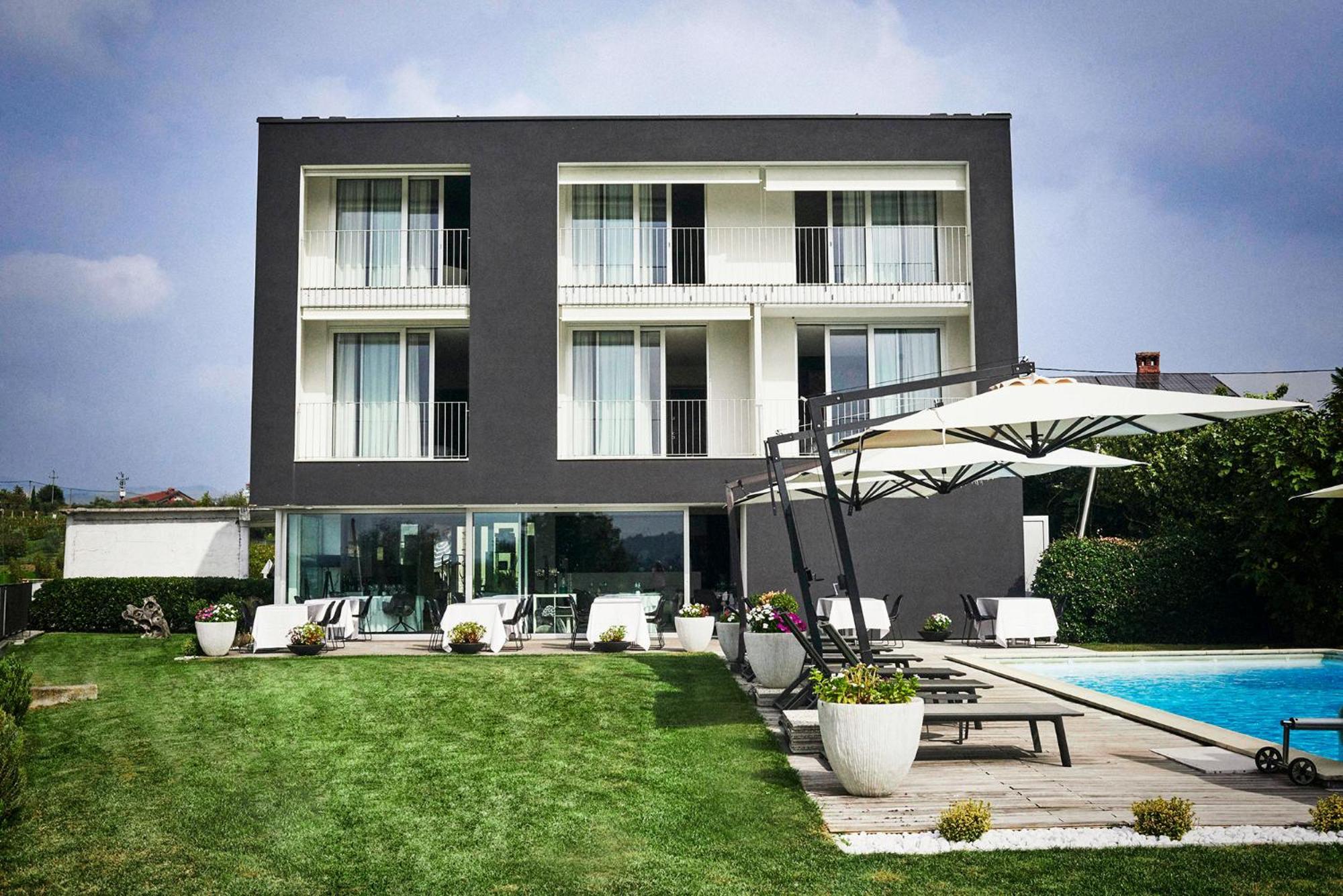 Hotel House Iaquin à Dobrovo Extérieur photo
